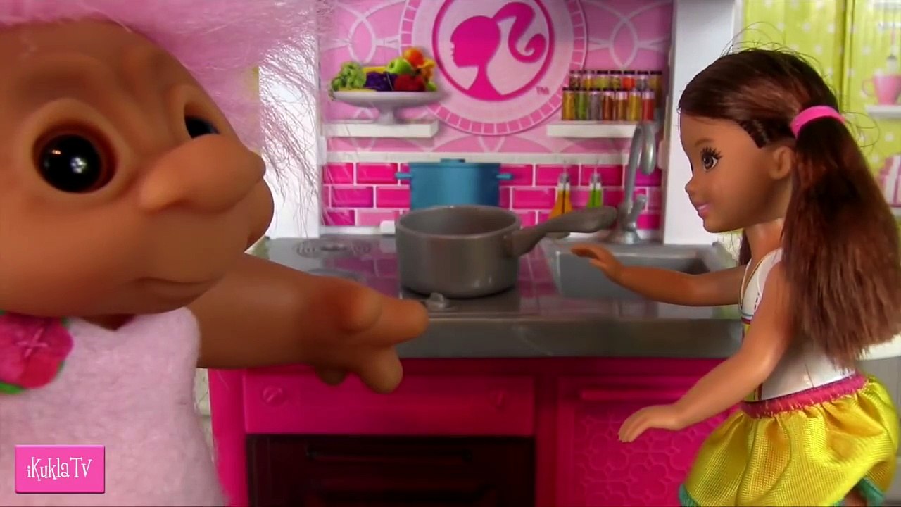 ТРОЛЛЬ И ДЕВОЧКА ИГРАЮТ ВМЕСТЕ Мультик с игрушками Игры для детей Куклы Бабри Пупсики