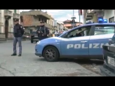 Reggio Calabria - Polizia sventa rapina in casa di anziana signora, 2 arresti (03.12.16)