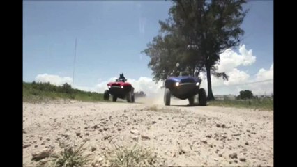 motorsiklet hem karada hem denizde gidiyor