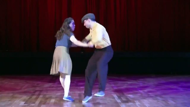 Это потрясающе... Никогда не видела такого живого выступления