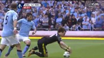 Le mauvais geste de Sergio Aguero sur David Luiz (2013)