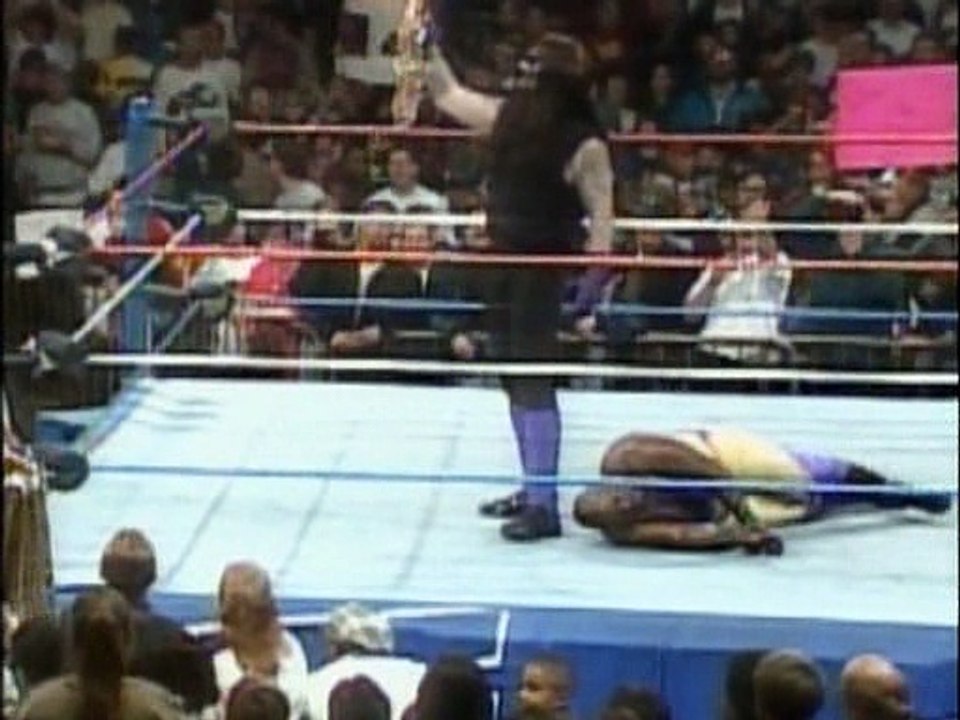 1995.12.17 Season's Beatings - Casket Match - Undertaker vs Mabel