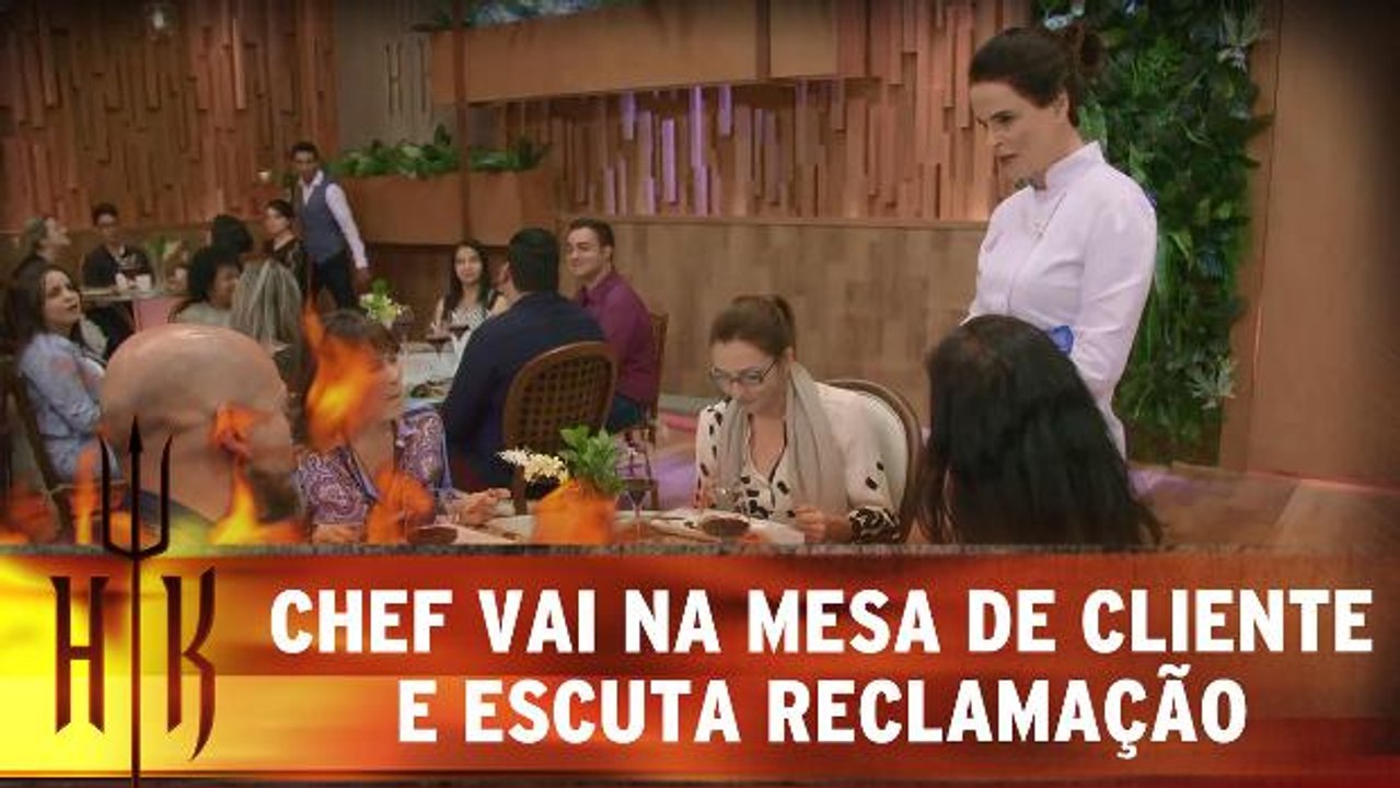 Chef vai na mesa de cliente e escuta reclamação