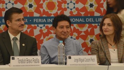 Jorge Miguel Cocom llama a "dignidad" al recoger Premio Literaturas Indígenas