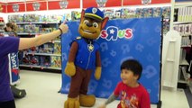 PAW PATROL CHASE IRL Meet and Greet at Toys R Us Surprise Toys Opening in the car
