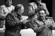 Raúl Castro se despide de Fidel y jura defender su legado