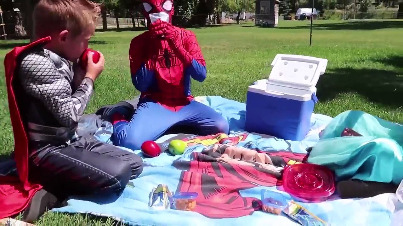 57 Frozen Elsa and Spiderman blow gum Finger Family Nursery Rhymes Lyrics