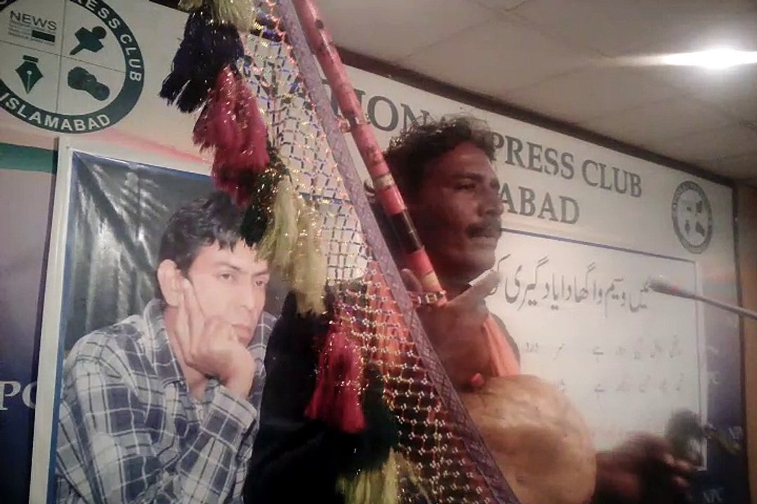 Audo bhagat folk singer from Rohi Cholishtan perform saraiki song at National Press Club Islamabad.( Part-1 )
