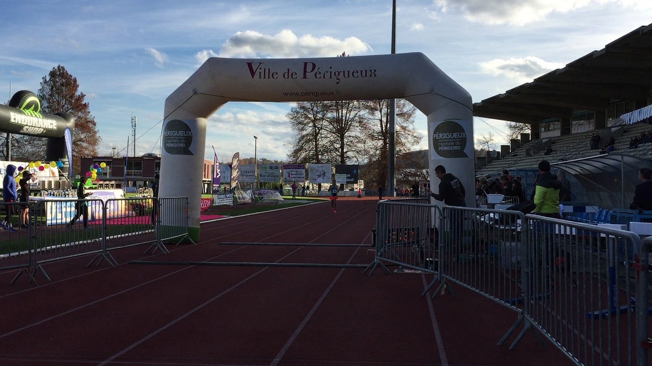 L'arrivée de Benjamin Grenetier au 10 km du canal de Périgueux (2016)