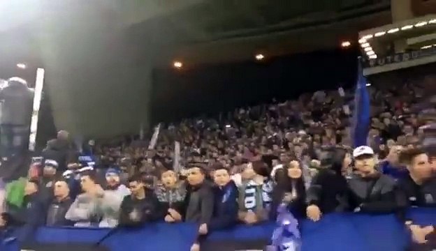 Adeptos do Porto cantam música do Chapecoense