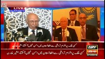 Sirtaj Aziz holds press conference after returning from India