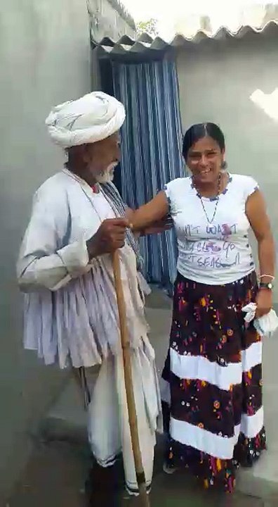 Funny A Old Man Kiss A Young Girl