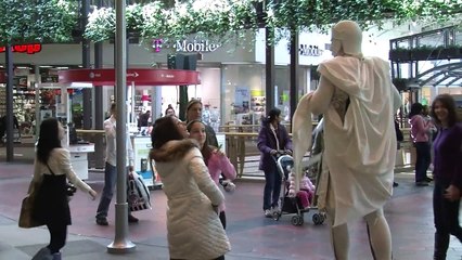 Living Statue Prank, HILARIOUS!