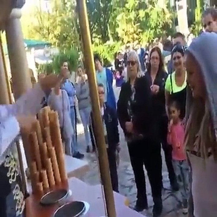 Turistin Maraş dondurmacısı ile imtihanı