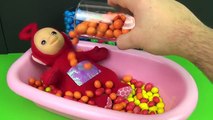 Learn Colors Baby Doll Bath Time Teletubbies Po M&Ms Chocolate Candy - How to Bath a Baby Video