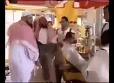 سعودی عرب غیر شرعی طریقے پر بال رکھنے والے کے ساتھ کیا سلوک کیا جاتا ہے اس ویڈیو میں دیکھیں۔