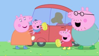 Peppa Pig Peppa and George wash the car (clip)