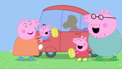 Peppa Pig Peppa and George wash the car (clip)