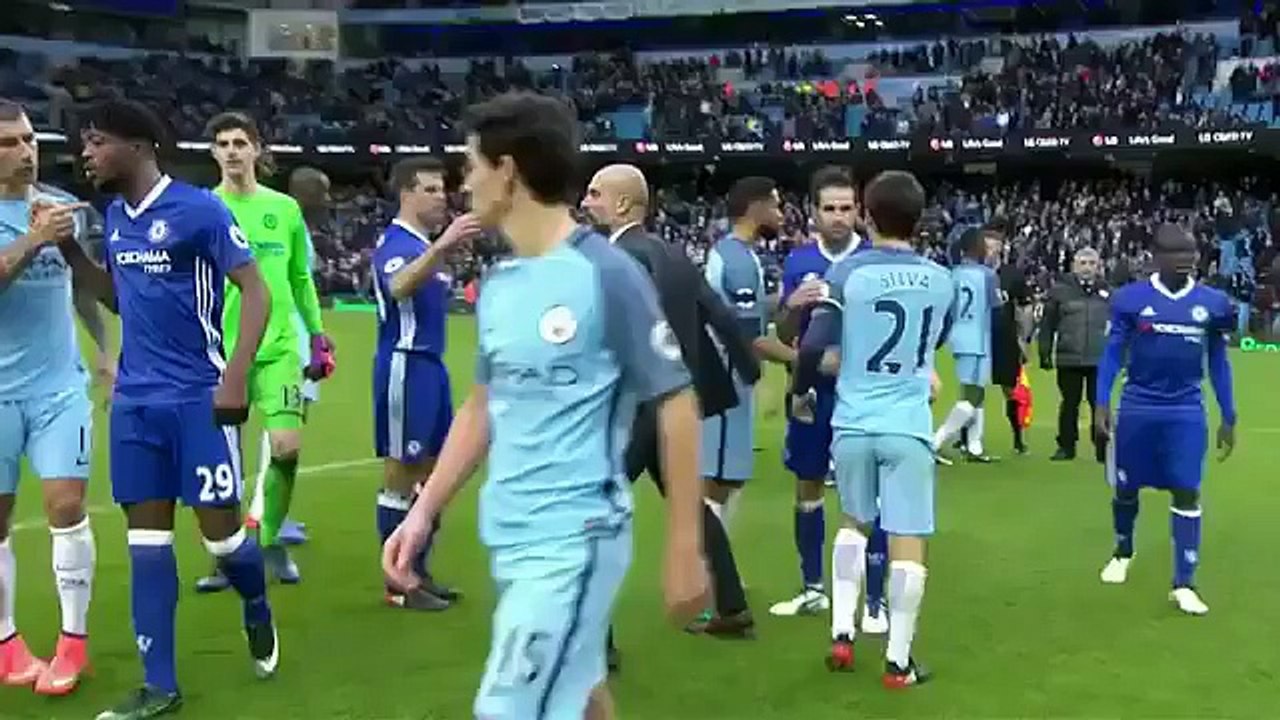 Guardiola ignora Fabregas no final do jogo
