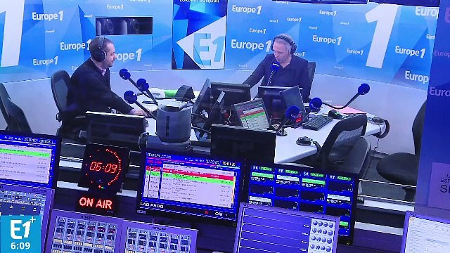 Le journal des sports - Les footballeurs niçois au pied de la montagne PSG