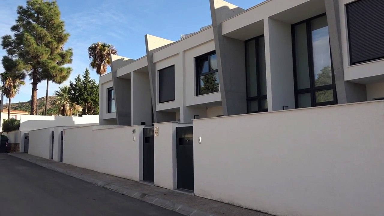 Новый таунхаус в городе Альбир (Albir), Испания, на продажу. Недвижимость в Испании у моря