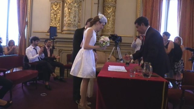 Los lugares más emblemáticos de Buenos Aires se convierten en altares improvisados