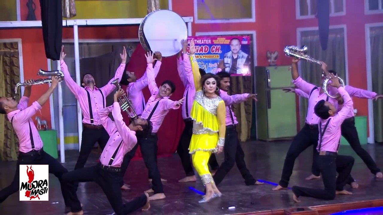 SEXY HONEY SHEHZADI & SOHA - SOHNIYA BECHAIN - 2016 PAKISTANI MUJRA DANCE