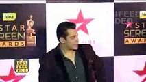 Salman Khan & Shahrukh Khan at Star Screen Awards 2016 Red Carpet - Salman & Shahrukh Together