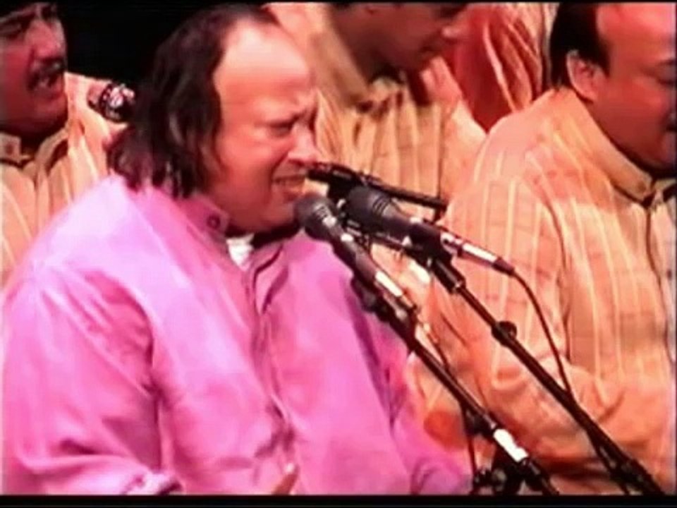 Astan Hai Yeh Kis Shah-E-Zeeshan Ka - Nusrat Fa...