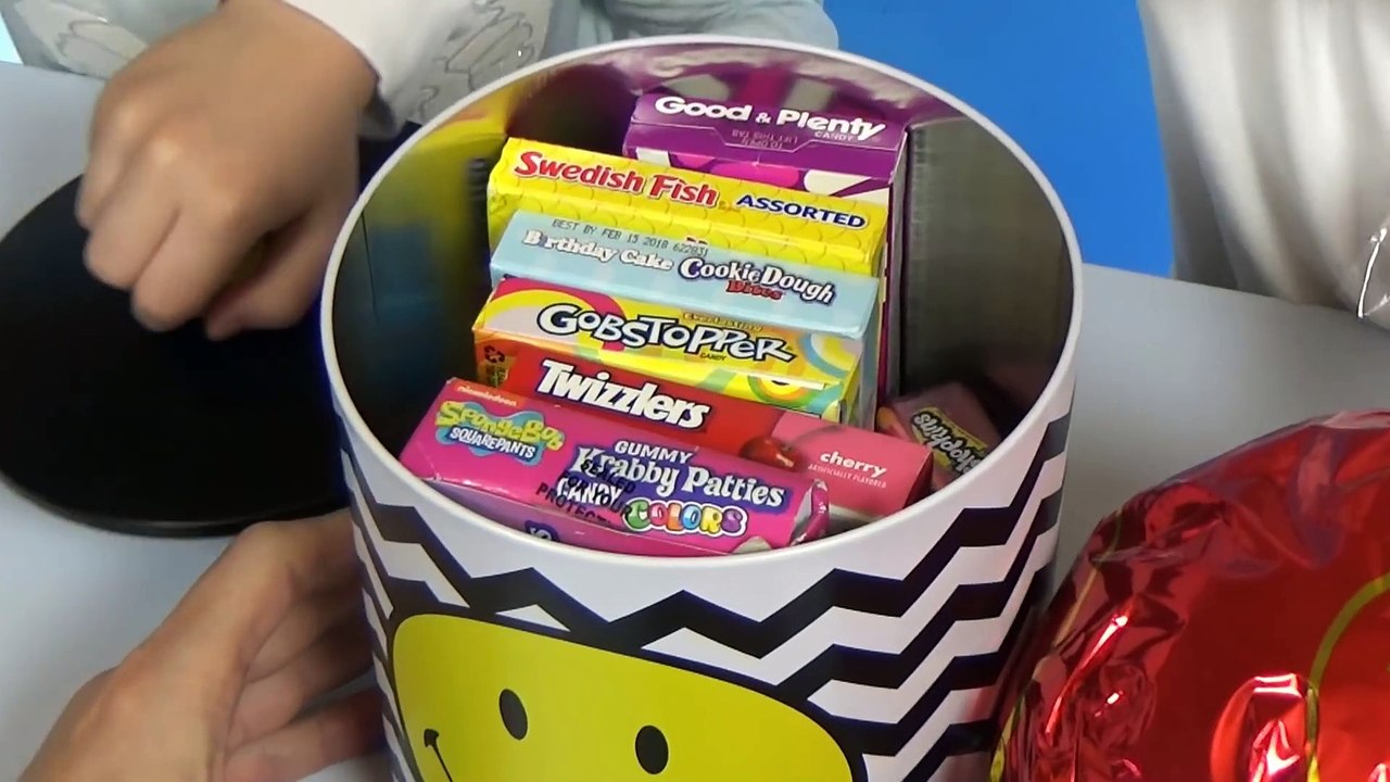 Mr.Max and Miss Katy Желейные рыбы Спанч Боб бургеры и Гигантская конфета с шоколадными шариками Много конфет из Лондона