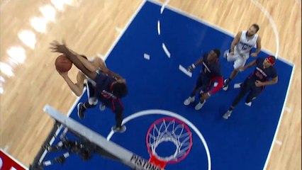 Andre Drummond bloqueert Aaron Gordon