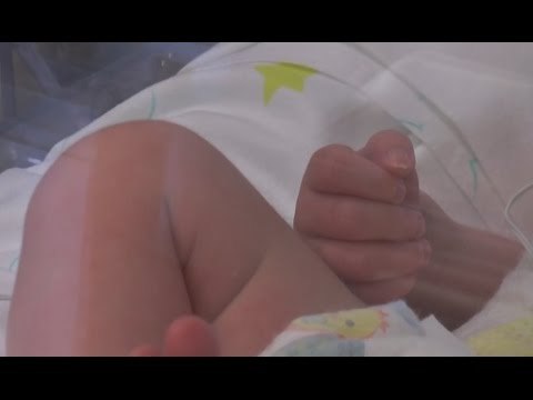 Villa Literno (CE) - Neonata abbandonata sul banco della frutta, salvata dai Carabinieri (01.12.16)