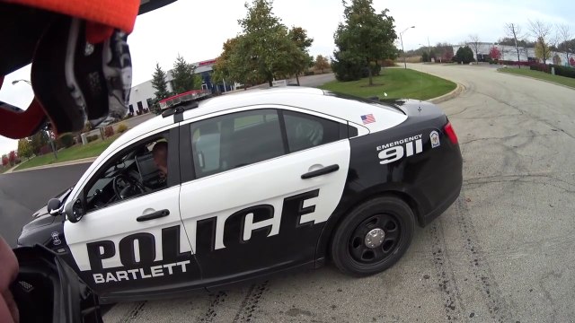 Et oui il y a aussi des policiers sympa... Controle de police en mode détendu!