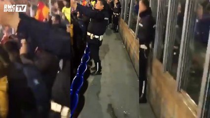 Ce policier romain ne peut s'empêcher de célébrer pour la victoire de la Roma