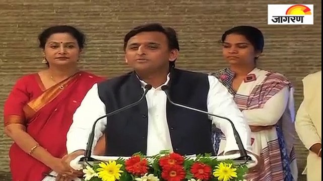 नोटबंदी से कालाधन रखने वालों को मिली सुविधा: अखिलेश यादव