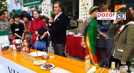 Vietnam'da çay tepsisi salladı. Türk çayını dünyaya böyle tanıttı!