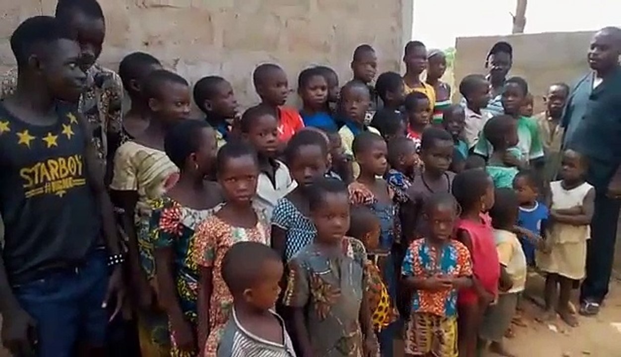 Annonce aux enfants de ma venue à l'Orphelinat