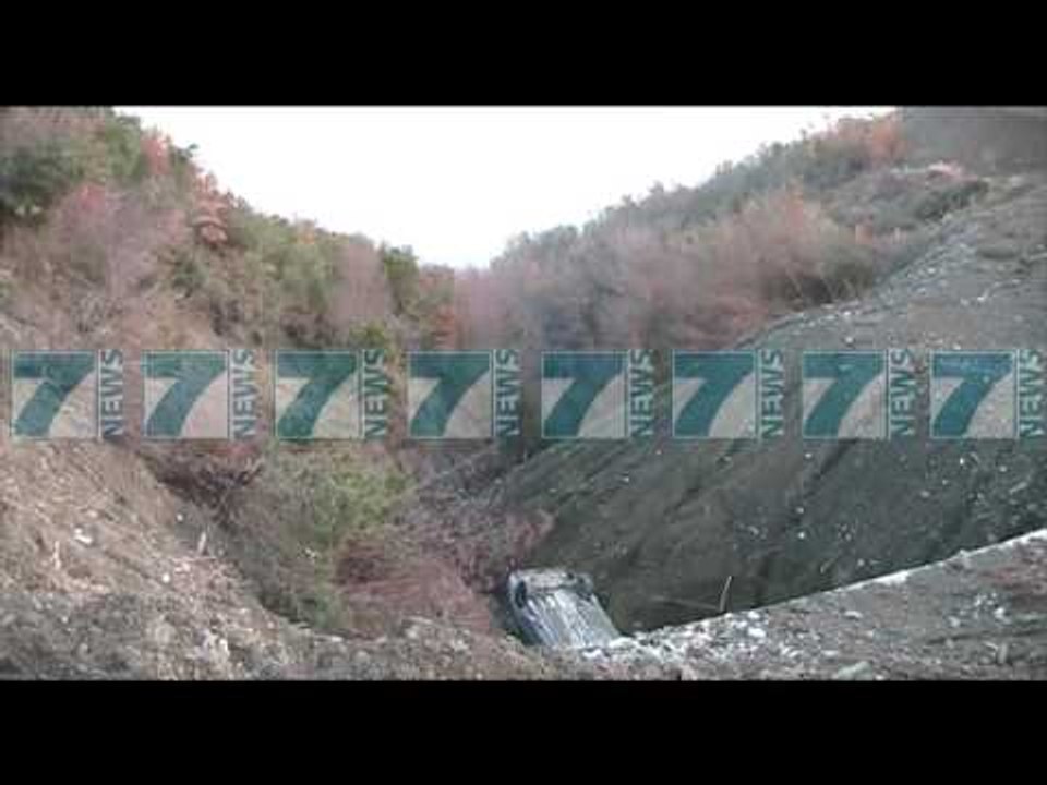MAKINA DEL NGA RRUGA DHE BIE NE HUMNERE - News, Lajme - Kanali 9