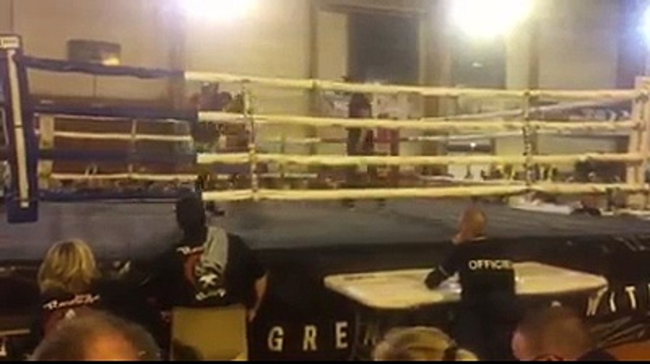 Quentin Leclerc(Muay Thai Vendinois) vs giovanni palmas (KTB Rosult) Finale championnat régional muay thai Waziers Novembre 2016 FFKMDA