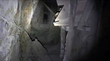 Il explore une mine abandonnée et va entendre des bruits cauchemardesques... Terrifiant