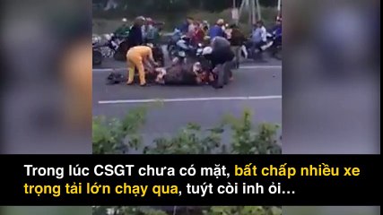 Xẻ thịt trâu giữa quốc lộ