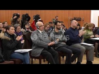 Ora News –Mendimi i 49% të shqiptarëve: Komunizmi ide e mirë, por e zbatuar keq