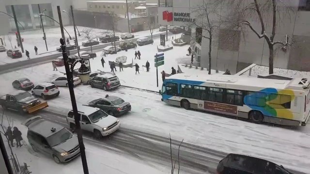 Petite tempête de neige à Montréal