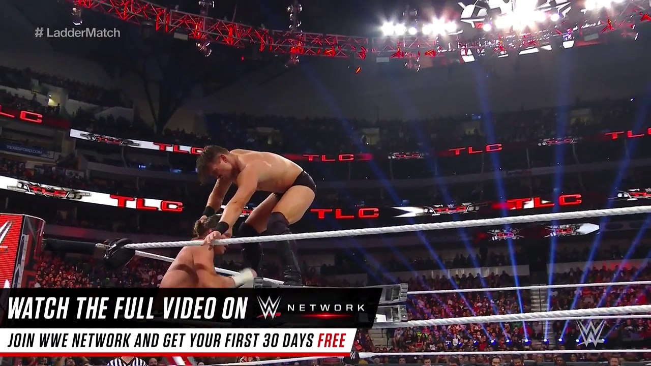 Dolph Ziggler climbs the ladder against The Miz: WWE TLC 2016