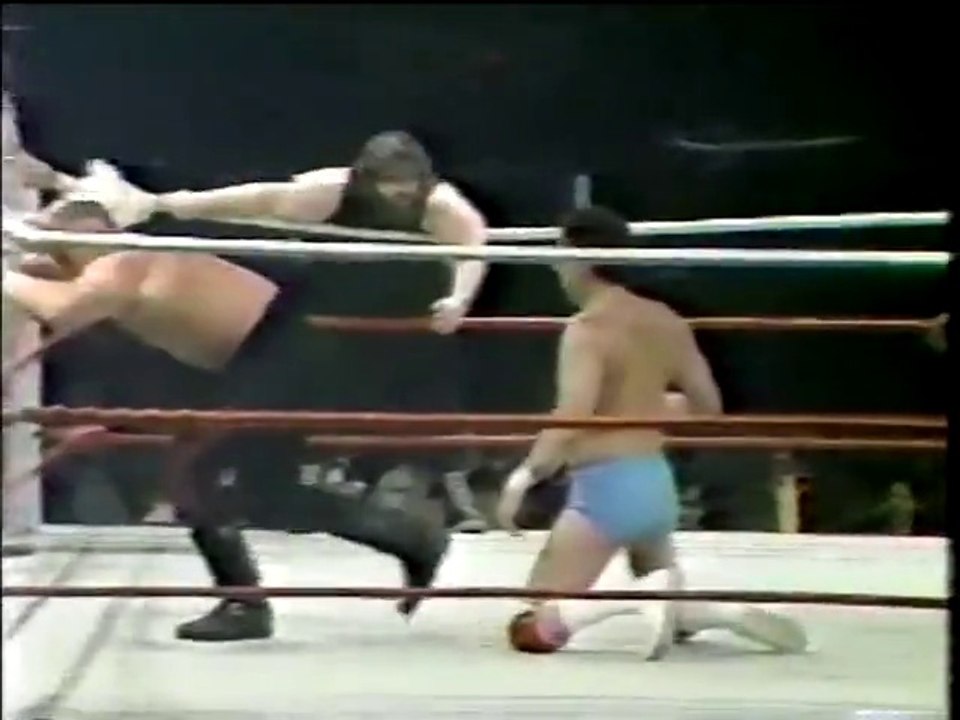 Brunzell, Gagne, Blackwell vs The Road Warriors & Paul Ellering