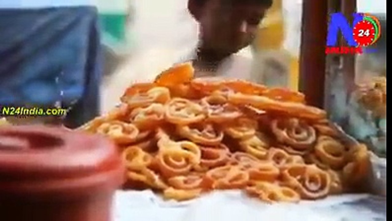 Indian Past Poor Children Eating A Footld