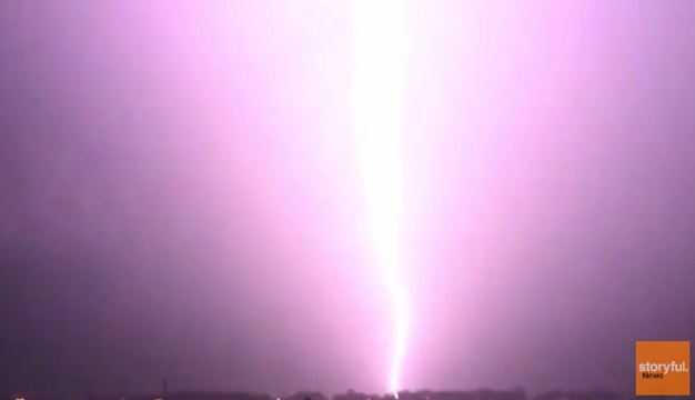 Pulsing Lightning Strike Captured in Slow-Mo During Gold Coast Storms