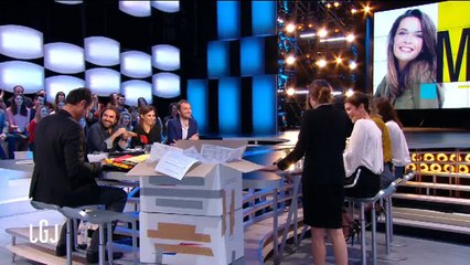 Cristina Cordula présente la météo dans "Le grand journal" de Canal Plus - Regardez