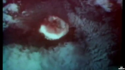 Compilation d'explosions nucléaires soviétiques