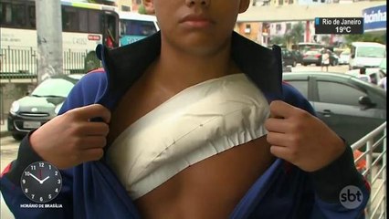 RJ: Jovem baleado em tiroteio é salvo por fone de ouvido